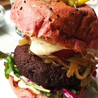 Fenomenale burger at HUmmUS in The Hague