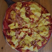 Hawaiian Pizza at Doko Demo V in West Burleigh