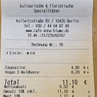 6,20 für ein sehr trockenes Stück Kuchen. Nicht zu empfehlen.   at Cafe Anna Blume in Berlin