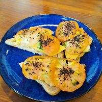 Tosta tomate & aguacate + keso at La Tienda de Los Unicornios in Granada
