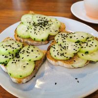 Tosta tahini & pepino at La Tienda de Los Unicornios in Granada