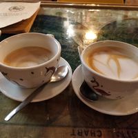 Oat milk capuccinos, we couldn't wait to have a first sip before taking the pic for the review ;) at La Tienda de Los Unicornios in Granada