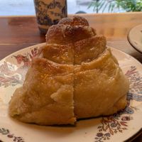 Cinnamon roll at La Tienda de Los Unicornios in Granada
