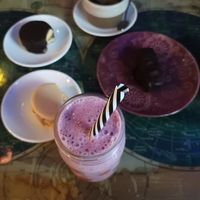 Batido, café, alfajores y snicker at La Tienda de Los Unicornios in Granada