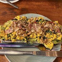 Tostada de tofu, aguacate, nuez y bacon (y más!)  at La Tienda de Los Unicornios in Granada