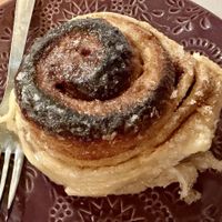 One of the best cinnamon rolls anywhere 😋   at La Tienda de Los Unicornios in Granada