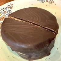 Alfajor with vegan dulce de leche 😋   at La Tienda de Los Unicornios in Granada
