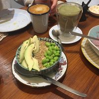 Cuenco sirenita. Gachas con aguacate, edamame, sésamo. Delicioso! at La Tienda de Los Unicornios in Granada