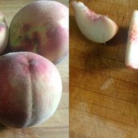 White Peaches at Guanshui Road Vegetable Sellers in Guiyang