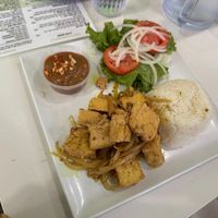 Com Dau Hu Xao Hanh (vegan)
Deep-fried tofu stir-fry d with lemongrass, turmeric, and yellow onions. at Sprout of Rice & Noodles in Lancaster