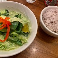 Green curry and rice  at Kapunka Vegan in Paris