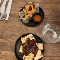 Spring rolls e Tofu thai. Buonissimi entrambi   at Kapunka Vegan in Paris