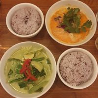 Green curry & Massaman curry at Kapunka Vegan in Paris