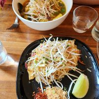 Pho and Pad Thai at Kapunka Vegan in Paris