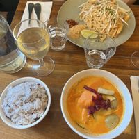 Pad thai and Curry Massaman  at Kapunka Vegan in Paris