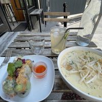 C’était délicieux 💚🌱💚🌱 le serveur adorable et de bons conseils 🌱💚🌱💚 La prochaine fois je prendrais la salade de papaye et le riz à la mangue 🥭🤤  at Kapunka Vegan in Paris