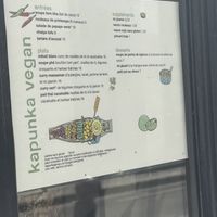 J’ai pris la citronnade maison gingembre basilic thaï, les rouleaux de printemps et la mikati blanc ( merci au serveur pour cette découverte).   at Kapunka Vegan in Paris