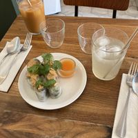 Summer rolls, thai (iced) tea and lemonade with thai basil and ginger  at Kapunka Vegan in Paris