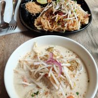 Pad Thai in the back and Mikati in the front at Kapunka Vegan in Paris