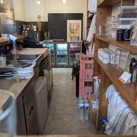 Die etwas schmuddelige Bar at Kapunka Vegan in Paris