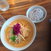 Makati massaman with extra jasmine rice at Kapunka Vegan in Paris