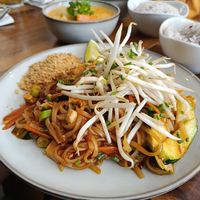 Pad thai at Kapunka Vegan in Paris