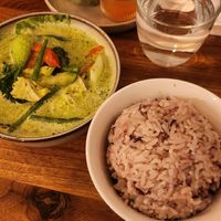 Green curry with purple rice, summer rolls at Kapunka Vegan in Paris