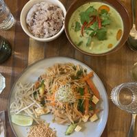 Mains  at Kapunka Vegan in Paris