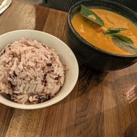 Red curry with rice 🍚 at Kapunka Vegan in Paris