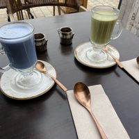 Blue spirulina and matcha latte, both with coconut milk and a shot of espresso at Byoko in Malaga