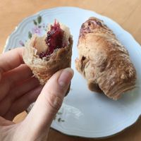 vegan raspberry croissant - inside #Veganuary at Nah am Wasser - Neukölln in Berlin