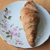 vegan raspberry croissant #Veganuary at Nah am Wasser - Neukölln in Berlin