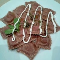 Raviolis rojos at Giusto Restaurante Vegano in Torrevieja