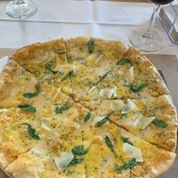 4 cheese pizza 🤤 at Giusto Restaurante Vegano in Torrevieja