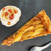 Tarte aux pommes 🍏🍎  at La Table à l'Envers in Marseille