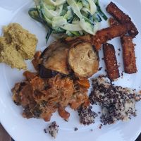 Cashew ratatouille, cucumbes salad, hummus, aubergine tempura, fried tofu, quinoa/cauliflower crumble at La Table à l'Envers in Marseille