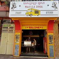 Dosa wordt aan de straat bereid at Masala Dosa Street Kitchen - MDSK in Phnom Penh