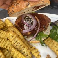 "Pulled pork vegan burger“  at Au Bureau in Poitiers