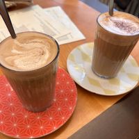 Dirty Chai Latte & Spicy Pumpkin Lattee  at vevi Café - vegan specialities in Cologne