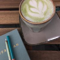 Matcha Latte mit Hafermilch  at vevi Café - vegan specialities in Cologne