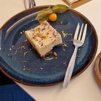 Raw lavender cake at vevi Café - vegan specialities in Cologne