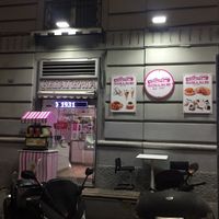 Looks like a barbie place but was recommended even by the da michele staff the vegan chocolate was really nice at Gelateria Al Polo Nord in Naples