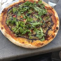 Vegan pizza with pesto   at Bella Pizza in Raettvik