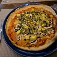 Pizza with broccoli, mushrooms and pineapple 💛🍍🍕 at Pane & Vino in Evora