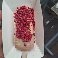 White choc and raspberry topping at Anjuna Ice Pops - Sas utca in Budapest