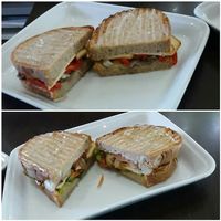 Clientes vegan satisfeitos  at Pastelaria Perola do Zezere  in Ferreira Do Zezere