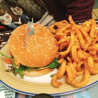 veggie maccaroni burger at Miss PeppeR in Frechen