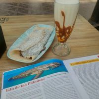 Crepe vegano y sin gluten y batido de vainilla at Andrea's Brunch in Tarifa