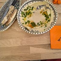 Humus with hot pita bread at FLFL in Groningen