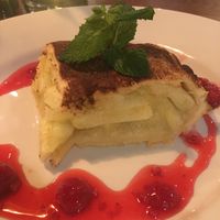 Bad photo of a very delicious (warm) vegan apple pie at The Balloch House in Alexandria